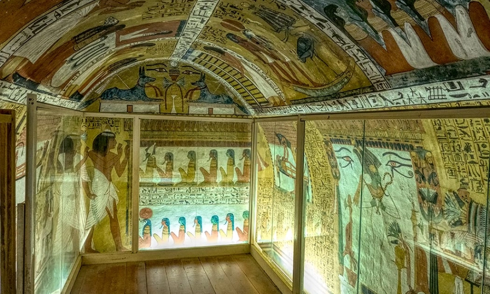 tomb of artisan in deir el medina